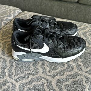 Women’s Nike air max size 9